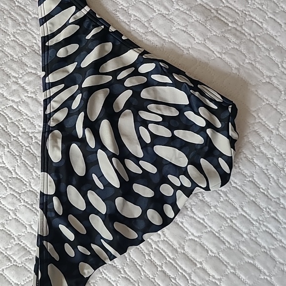 Victoria's Secret Bikini - Picture 4 of 7